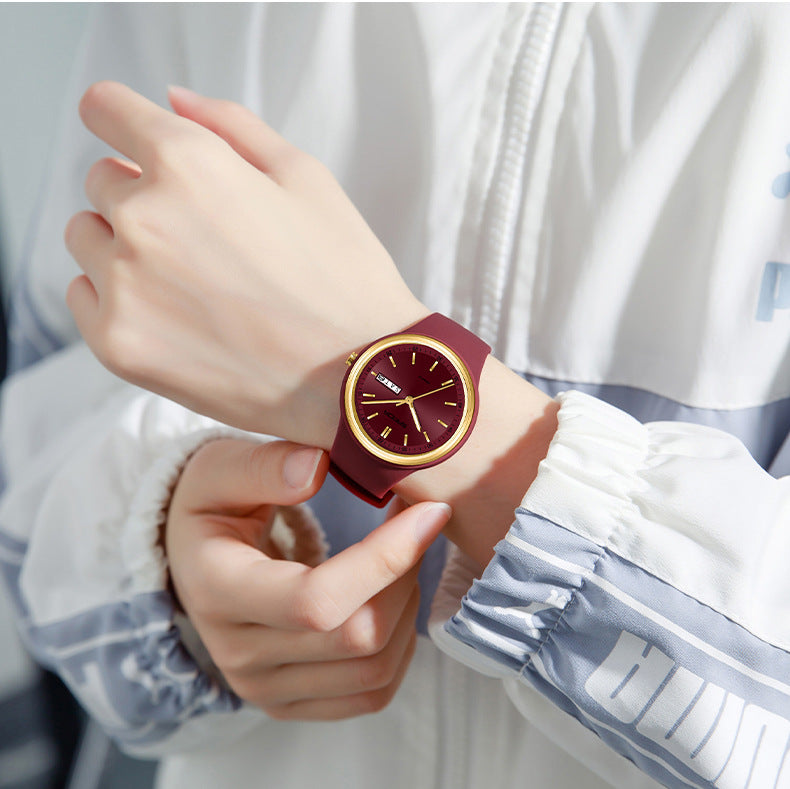 El reloj que refleja tu esencia y va contigo todos los días. Reloj de cuarzo minimalista. Solo con llevarlo crearás tendencia. Un reloj que habla de Tí.